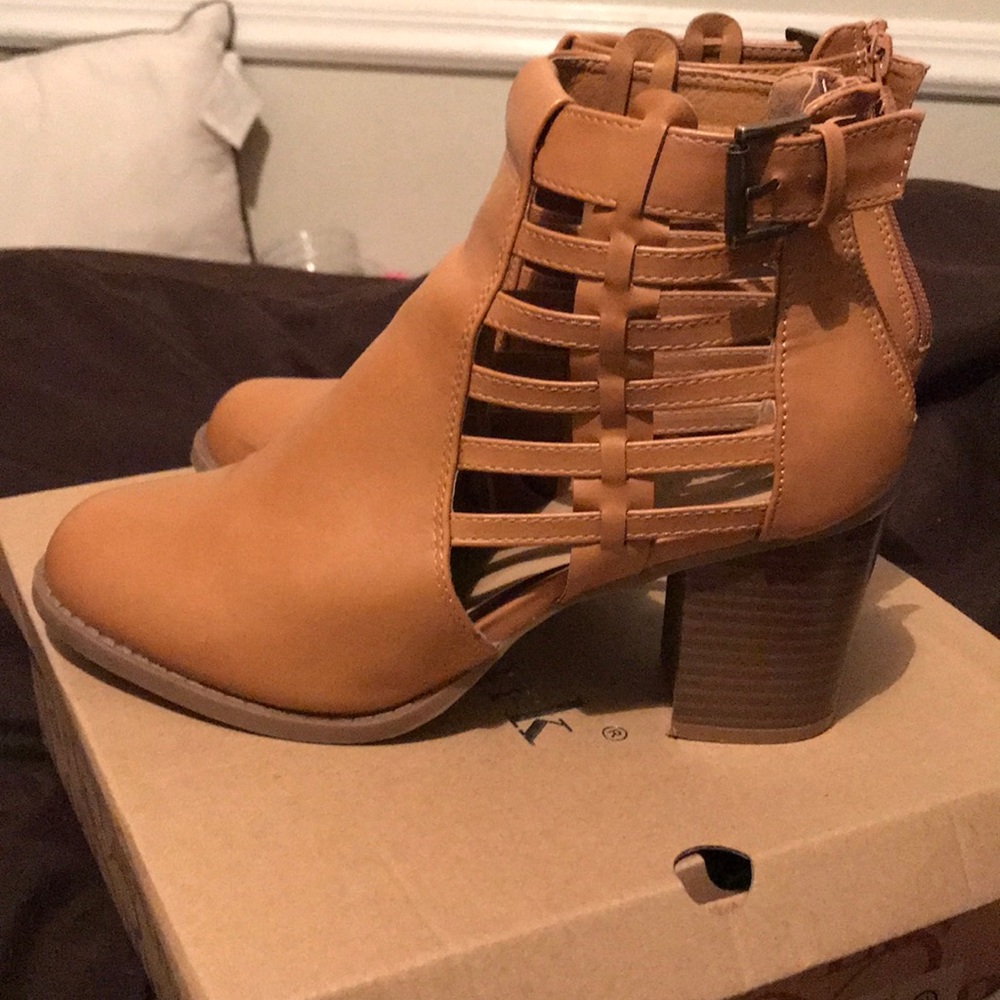 Cute Booties - Picture 2 of 3